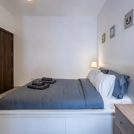 The Fives Apartment *